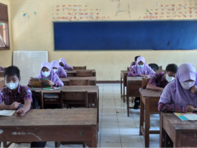 Pembiasaan Literasi SMP N 2 Pengadegan
