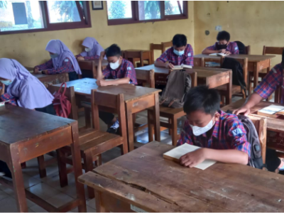 Pembiasaan Literasi SMP N 2 Pengadegan